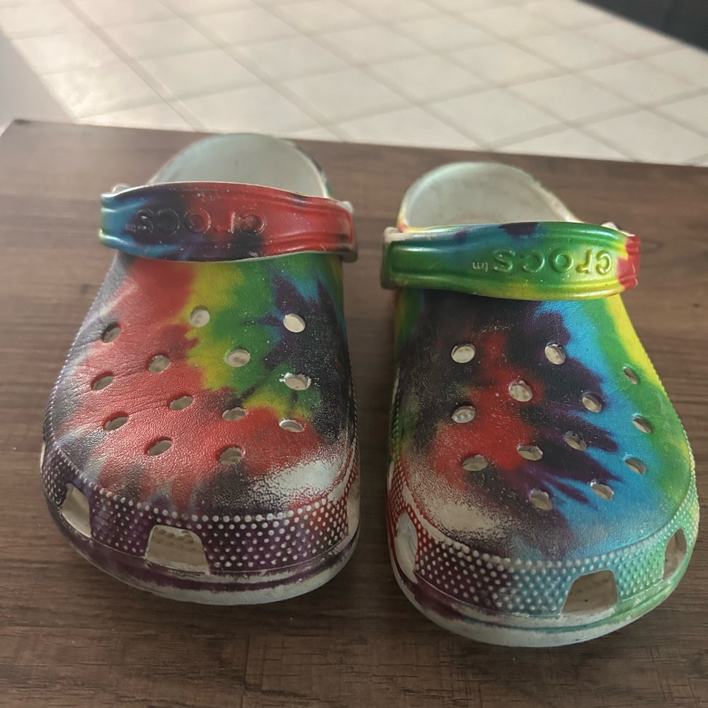 Crocs Tye Dye Size 4 big kid